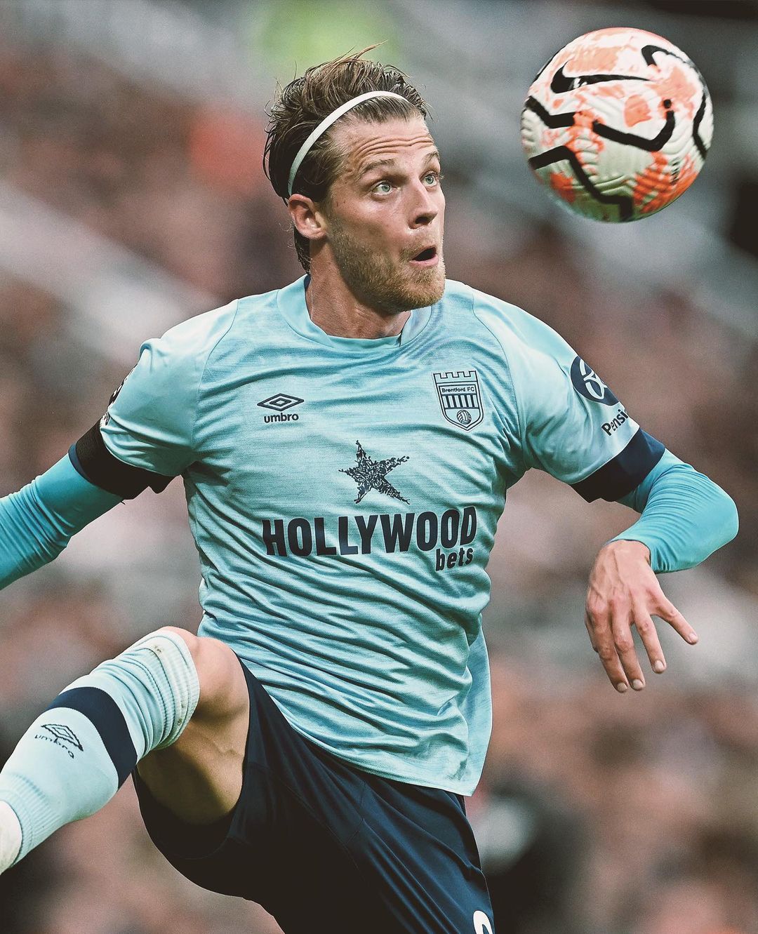 Prediksi Brentford vs Everton, Premier League Potret pemain Brentford ketika bertanding (SC: Instagram @brentfordfc)