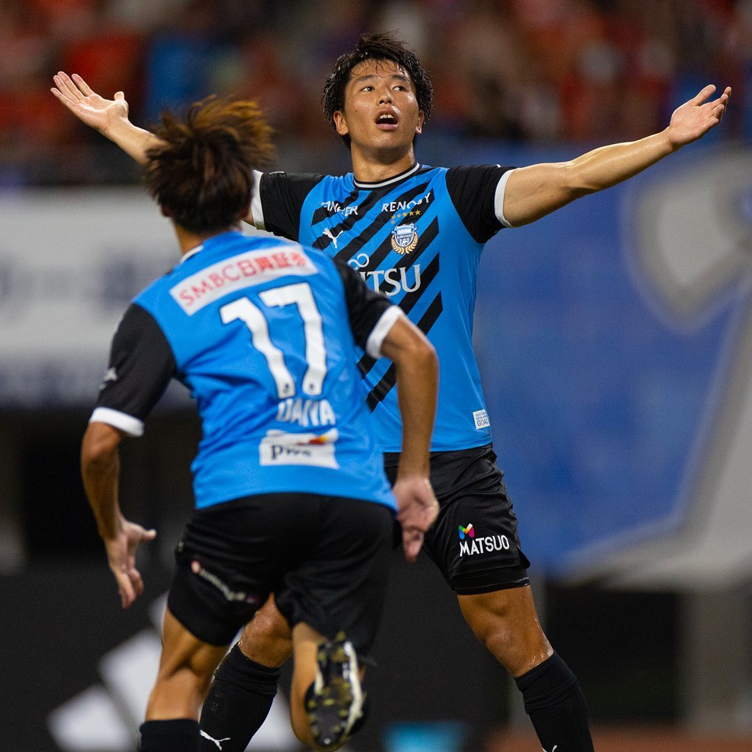 Pemain Kawasaki Frontale selebrasi (SC: Instagram @kawasaki_frontale)