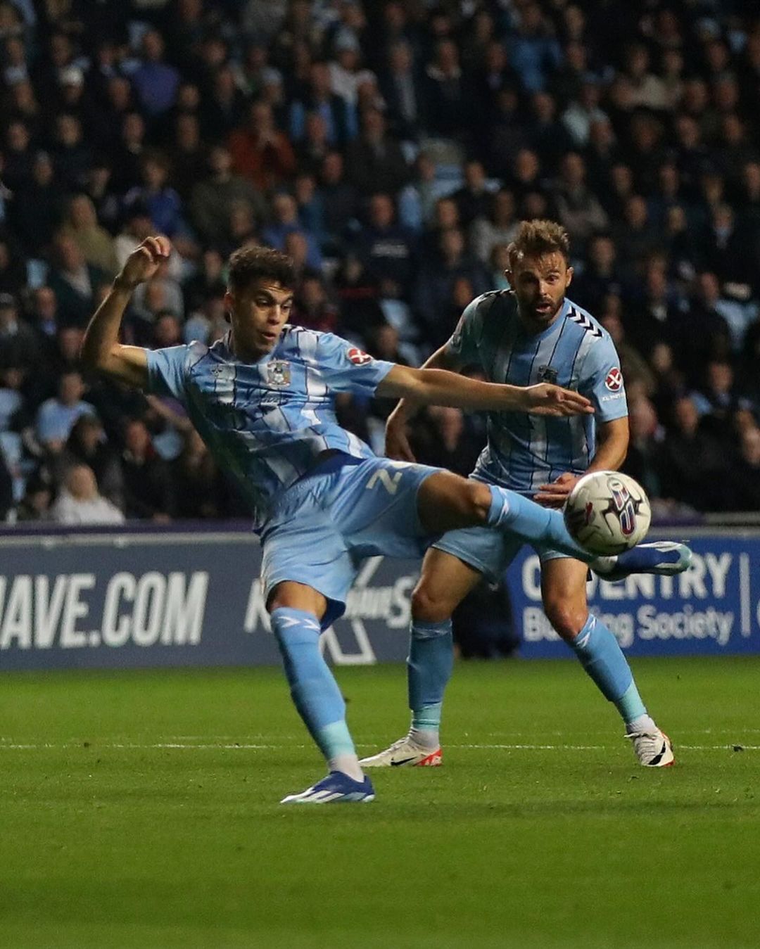 Prediksi Coventry vs West Brom, Pekan ke-14 EFL Championship Aksi pemain Coventry (SC: Instagram @coventrycityfcofficial)