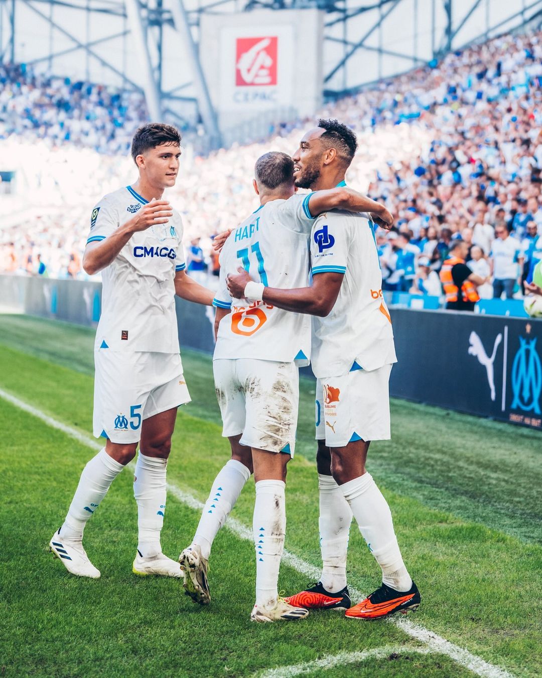 Pemain Marseille selebrsi (SC: Instagram @olympiquedemarseille)