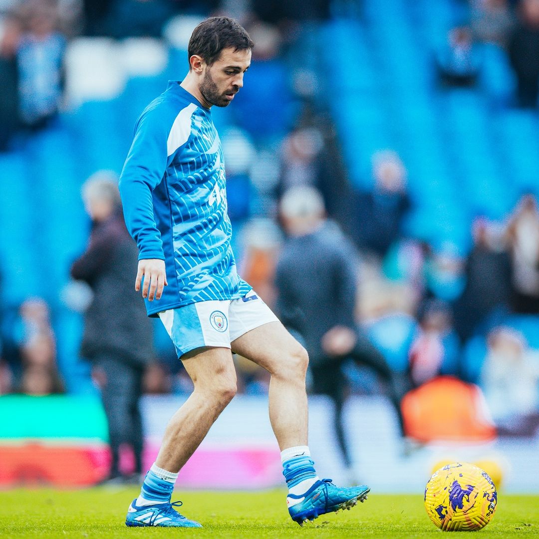 Pemain Man City melakukan pemanasan (SC: Instagram @mancity)
