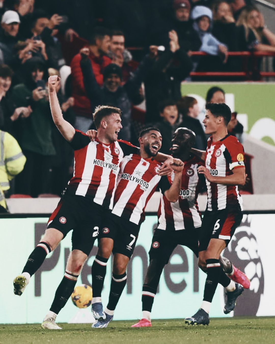 Prediksi Brentford vs Luton, Pekan ke-14 Liga Inggris Pemain Brentford selebrasi (SC: Instagram @brentfordfc)