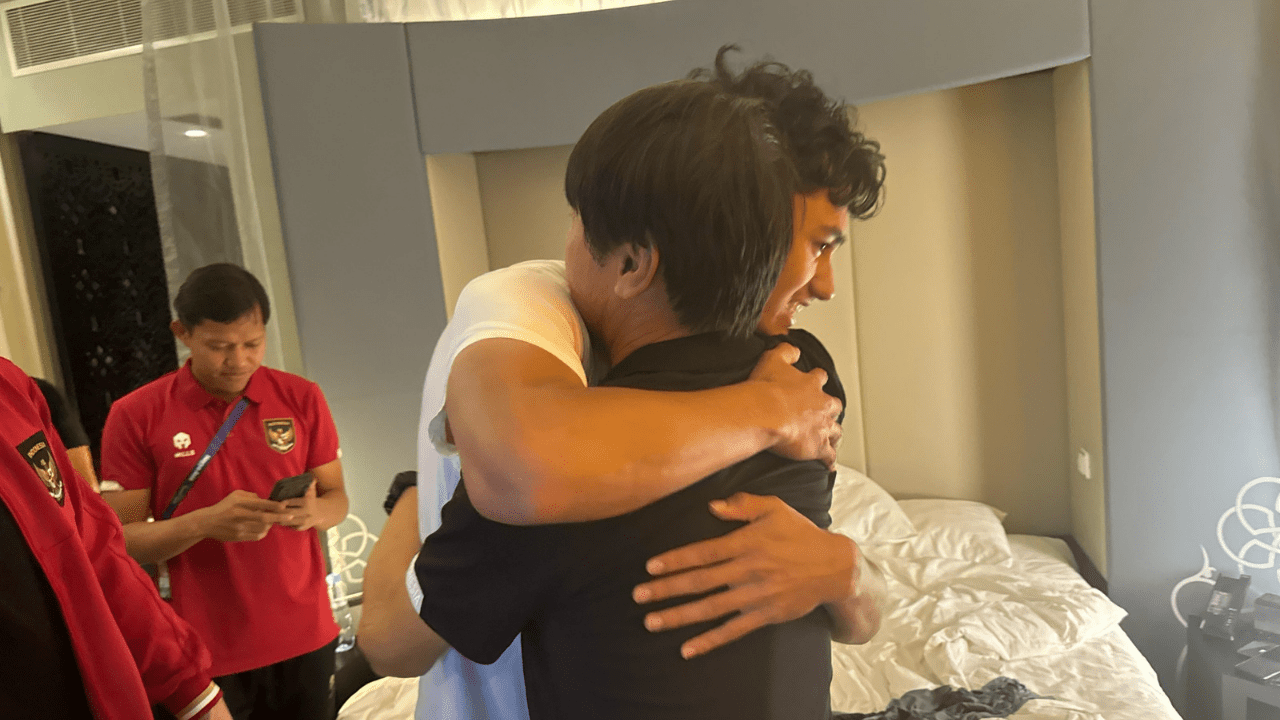 Momen Punggawa Indonesia Serbu Kamar STY usai Dipastikan Lolos ke 16 Besar, Berikut Cuplikannya!