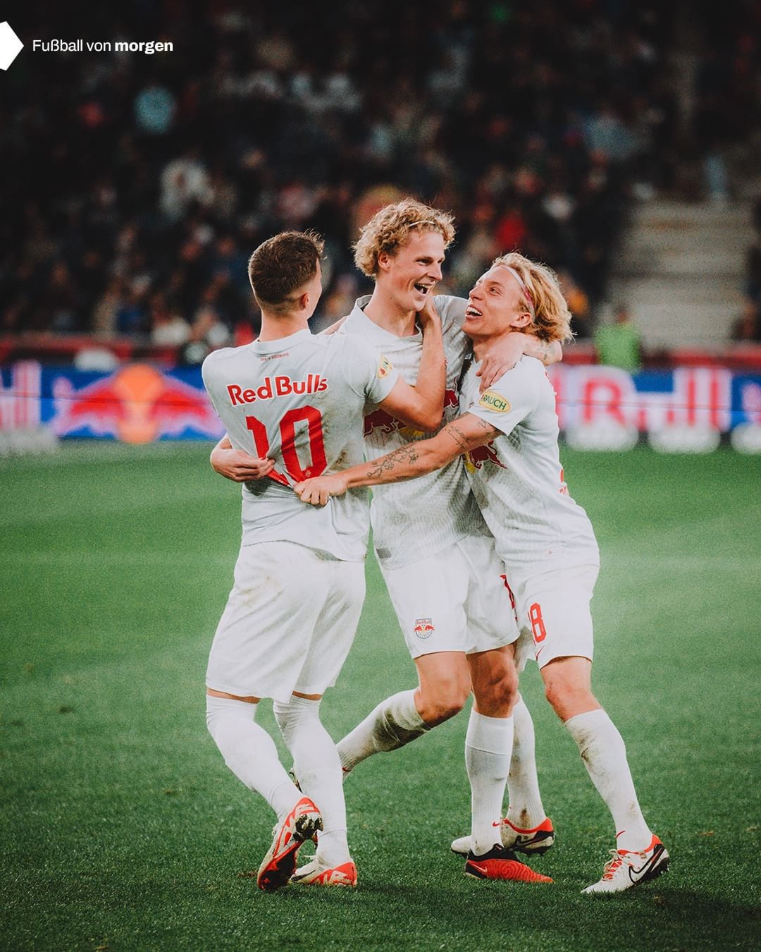 Pemain RB Salzburg selebrasi (SC: Instagram @fcredbullsalzburg)