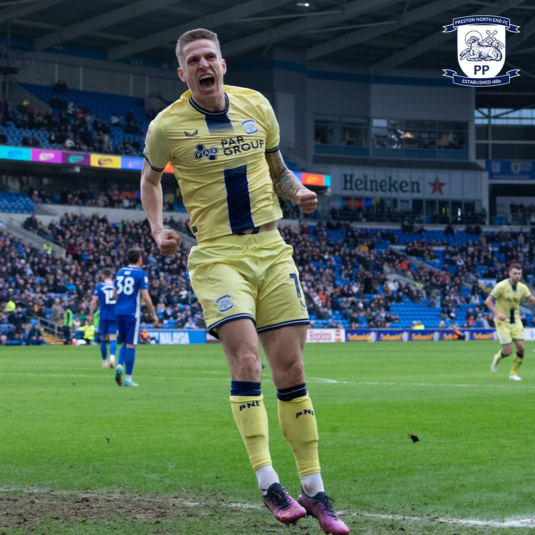 Pemain Preston melakukan selebrasi (SC: Instagram @pnefcofficial)