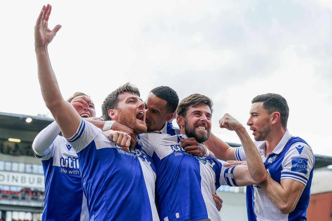 Prediksi Bristol Rovers vs Derby, Pekan ke-37 League One Goal celebrations for Chris Martin of Bristol Rovers during the EFL Sky Bet League One match between Leyton Orient and Bristol Rovers at Gaughan Group Stadium, London on 2 March 2024. Photo: James Whitehead/PPAUK (SC: Instagram @official_brfc)