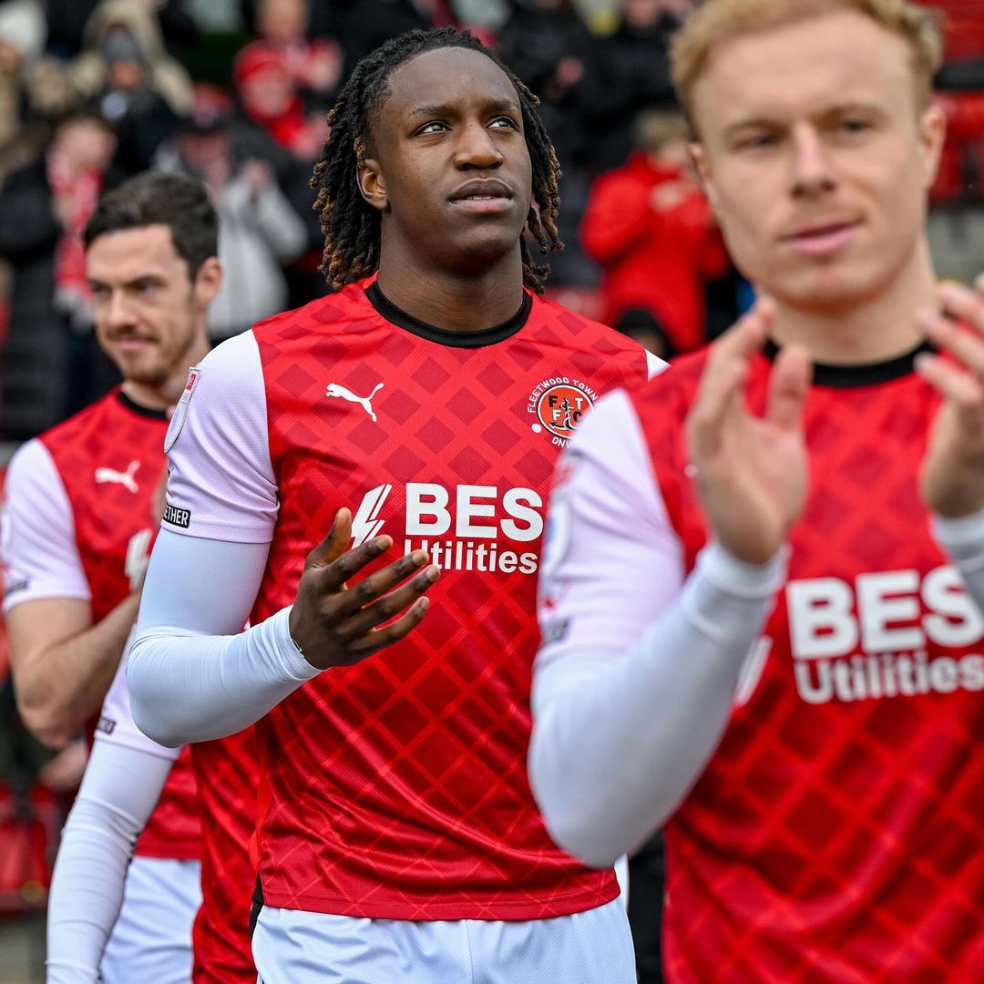 Prediksi Fleetwood vs Bristol Rovers Rabu 13 Maret 2024, Pekan ke-38 League One Momen pemain Fleetwood memasuki lapangan (SC: Instagram @fleetwoodtownfc)