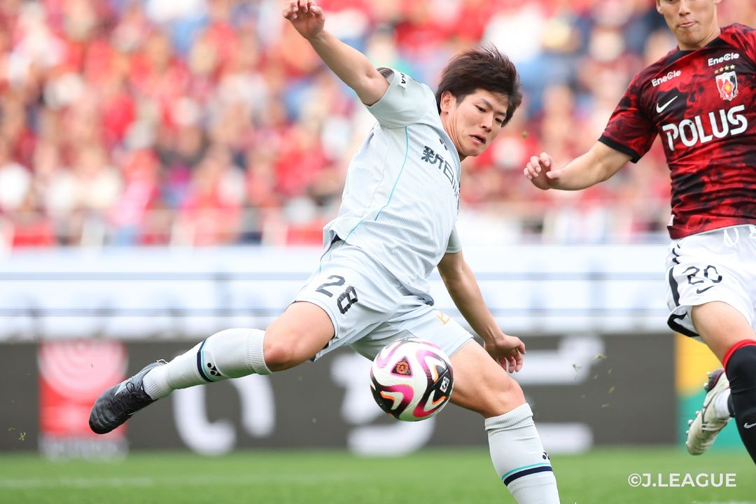 Prediksi Avispa vs Kashima Rabu 3 April 2024, Pekan ke-6 Liga Jepang Aksi pemain Avispa Fukuoka di lapangan (SC: Instagram @avispaf)