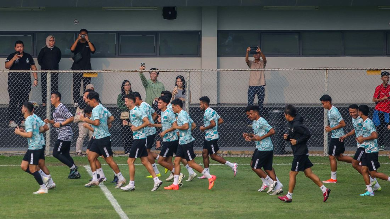 Latihan Perdana Timnas Indonesia Diikuti 18 Pemain, di Mana yang Lain?