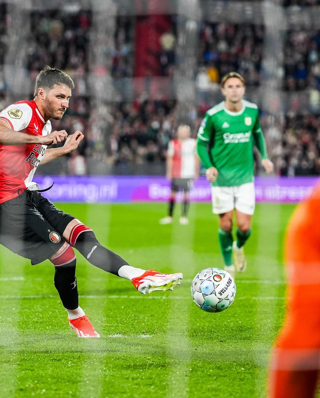 Aksi pemain Feyenoord di lapangan (SC: Instagram @feyenoord)