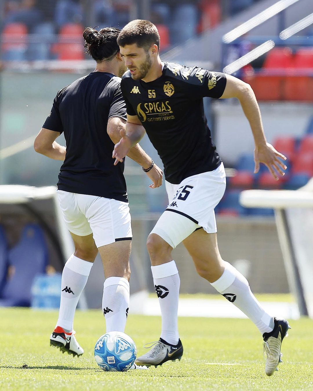 Prediksi Spezia vs Venezia Sabtu 11 Mei 2024, Pekan ke-38 Serie B Italia Potret pemain Spezia melakukan pemanasan (SC: Instagram @speziacalcio)