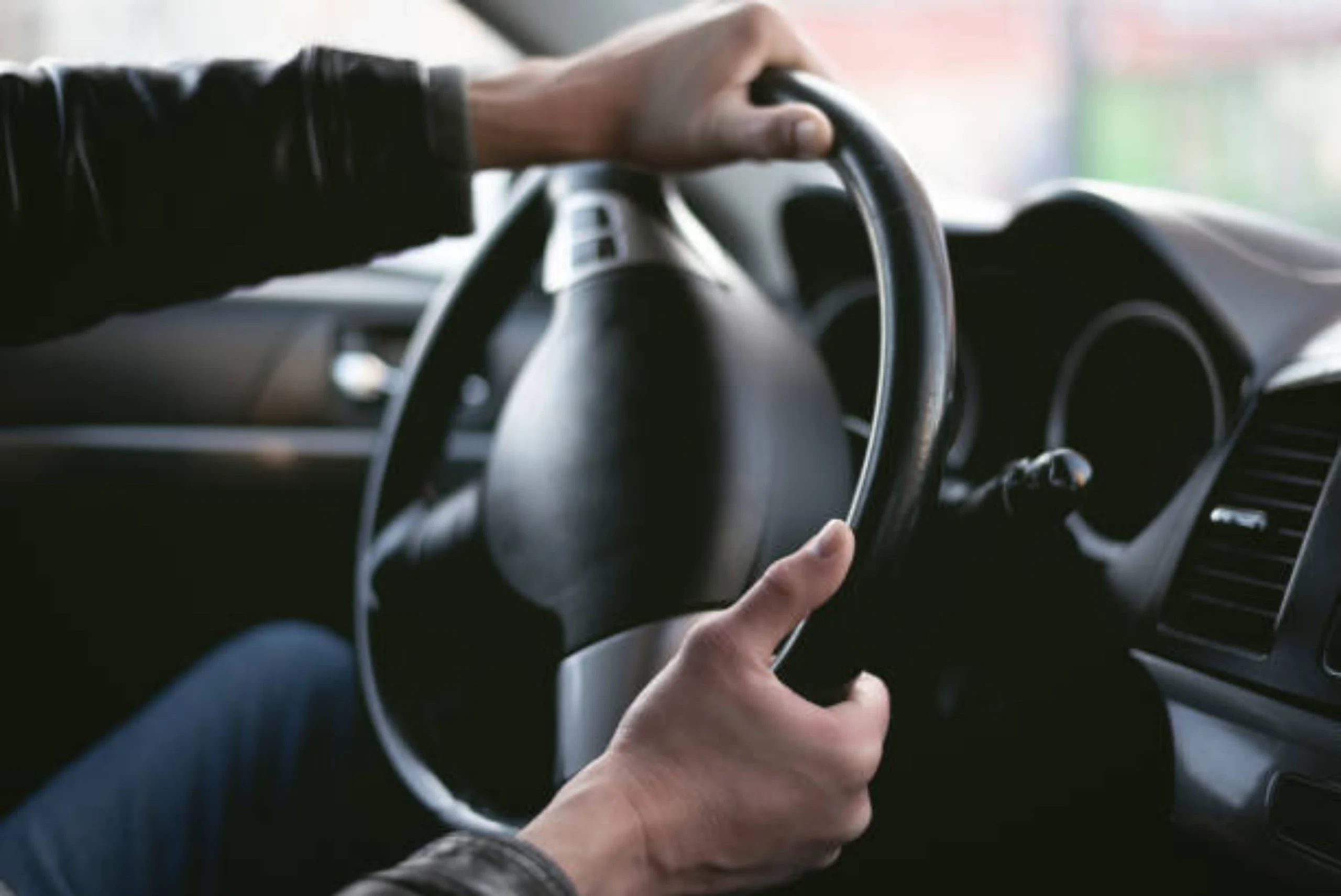 Cara Mudah Belajar Mobil Manual, Taklukkan Jalan Raya dan Tanjakan!