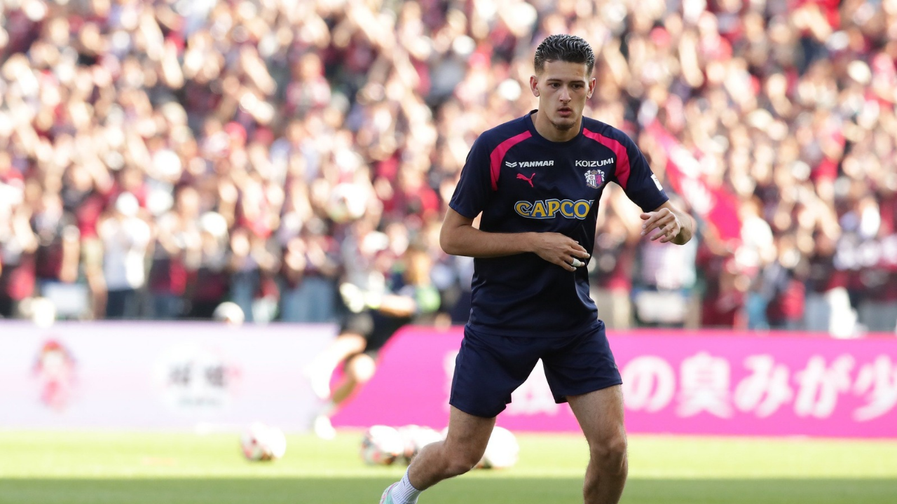 Netizen Ramai-ramai Unfolllow Medsos Cerezo Osaka usai Justin Hubner Hengkang