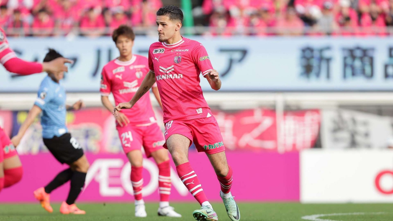 Netizen Ramai-ramai Unfolllow Medsos Cerezo Osaka usai Justin Hubner Hengkang