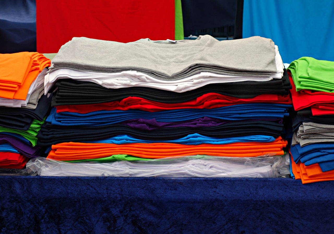 Tampil Makin Kece dengan 7 Brand Kaos Distro Lokal, Kualitas Tak Kalah dari Merk Luar Negeri!