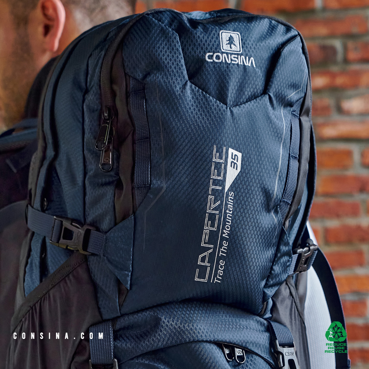 Bukan Cuma Eiger, 4 Brand Perlengkapan Mendaki Ini Ternyata Buatan Anak Bangsa! Carrier Tas Gunung Consina