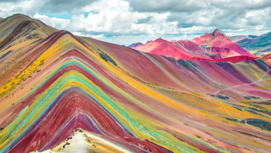 Lanskap menakjubkan Vinicunca atau Rainbow Mountain Peru