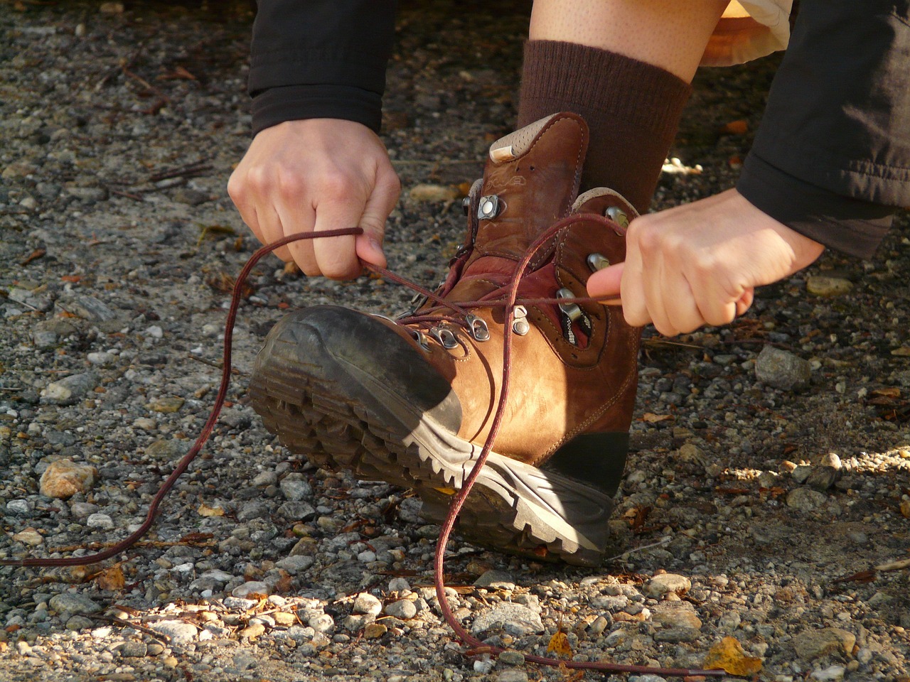 10 Rekomendasi Sepatu Gunung Murah Terbaik, Mulai 200 Ribuan
