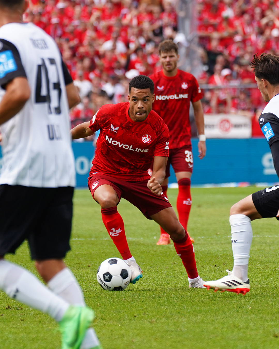 Prediksi Kaiserslautern vs Greuther Furth Jumat 9 Agustus 2024, Pekan ke-2 Bundesliga 2 Jerman Aksi pemain Kaiserslautern (SC: Instagram @1fckaiserslautern1900)