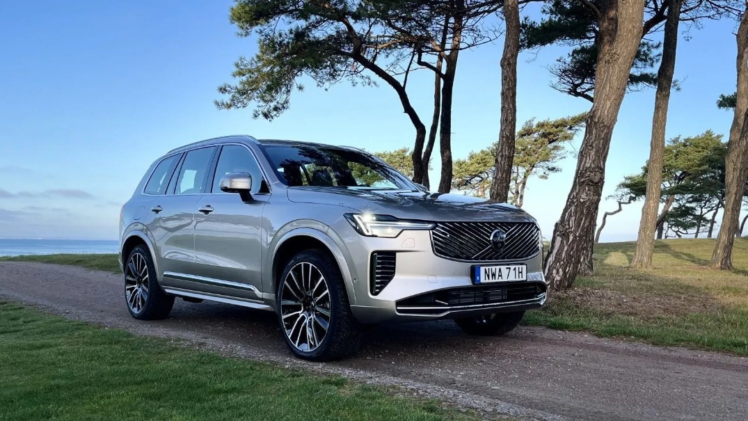 Mobil SUV Mewah Volvo XC90 Meluncur 4 Maret 2025 Harga Terbaru Spesifikasi Mobil Mewah SUV Volvo XC90