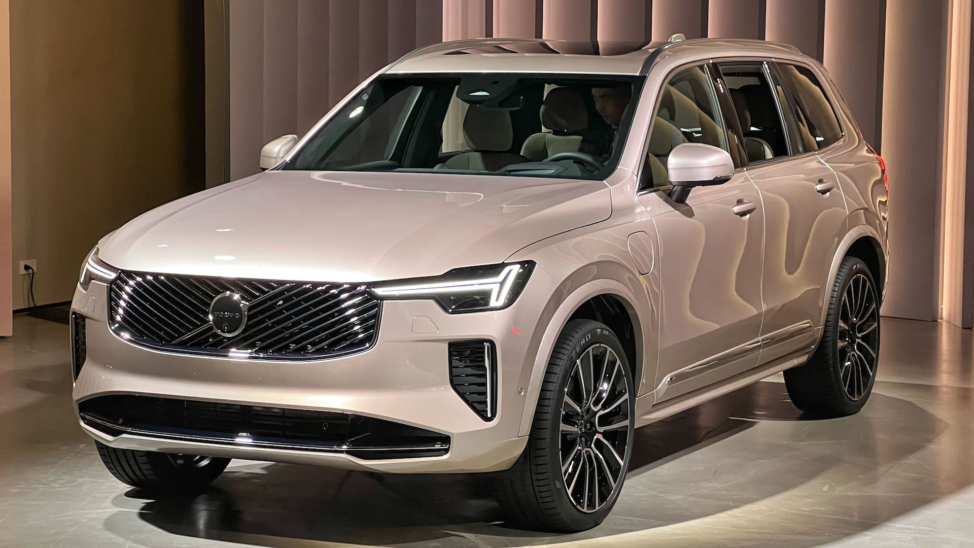Mobil SUV Mewah Volvo XC90 Meluncur 4 Maret 2025 Harga Terbaru Spesifikasi Mobil Mewah SUV Volvo XC90