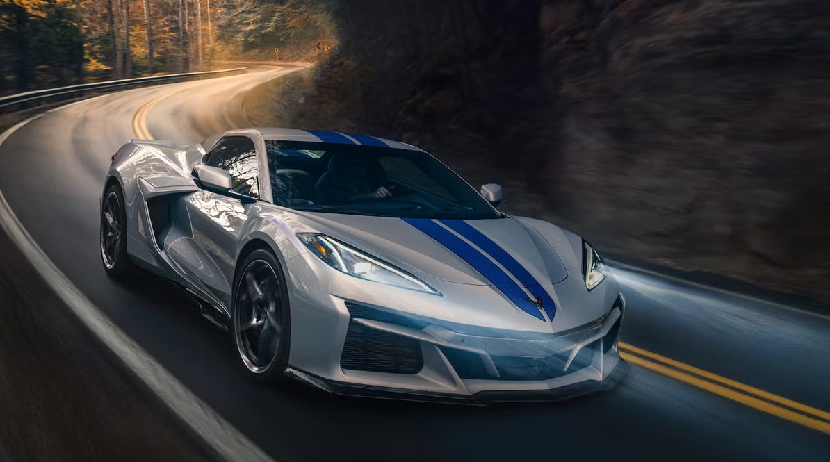 Review Chevrolet Corvette E-Ray 2025: Mobil Sport Berkelas dengan Mesin 655 HP dan Fitur Modern