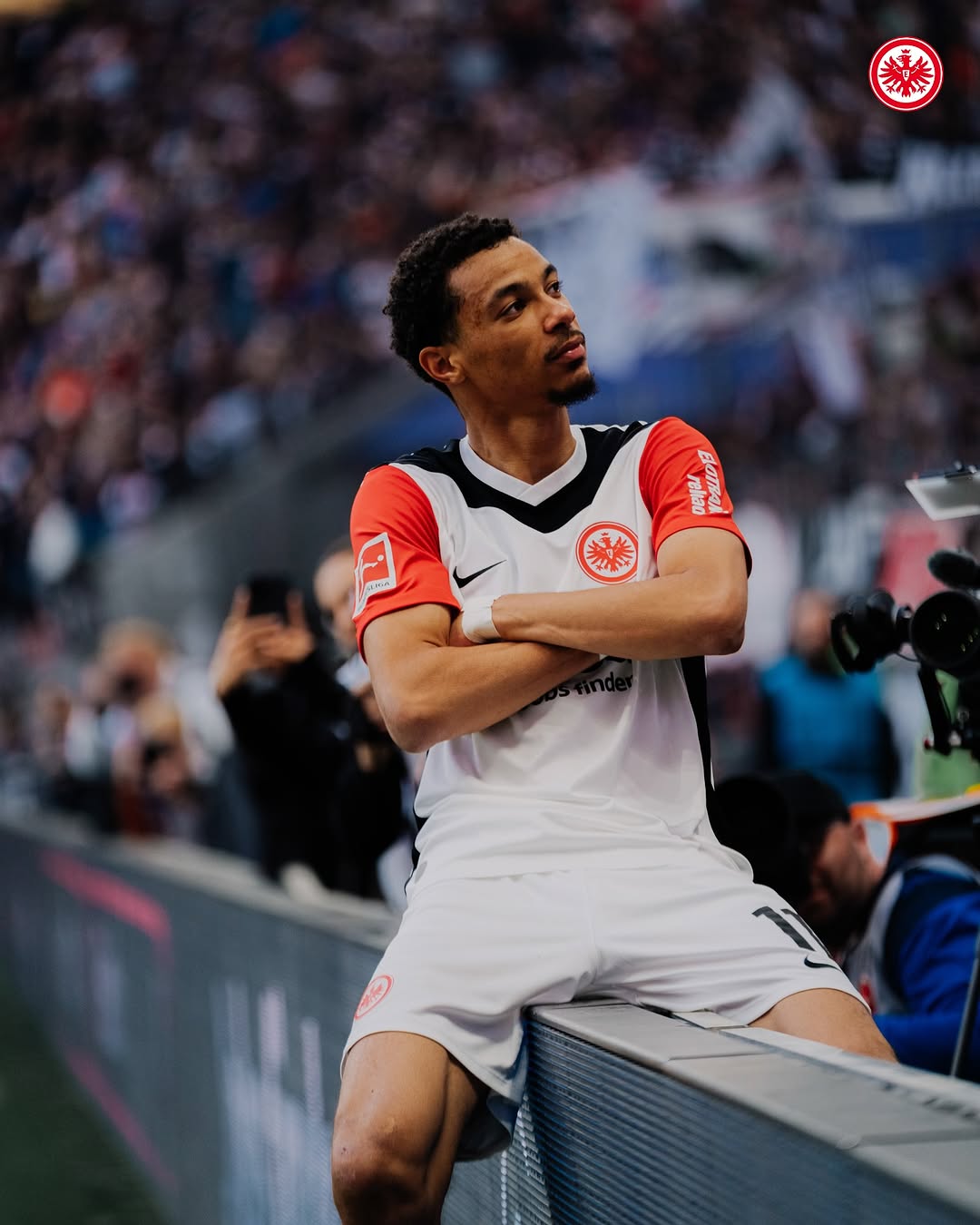 Potret pemain Frankfurt selebrasi (SC: Instagram @eintrachtfrankfurt)