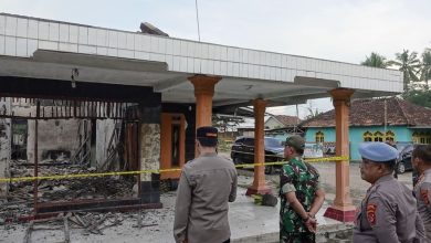 Kasus Bansos Berujung Maut: Warga Lampung Bakar Rumah Kepala Kampung