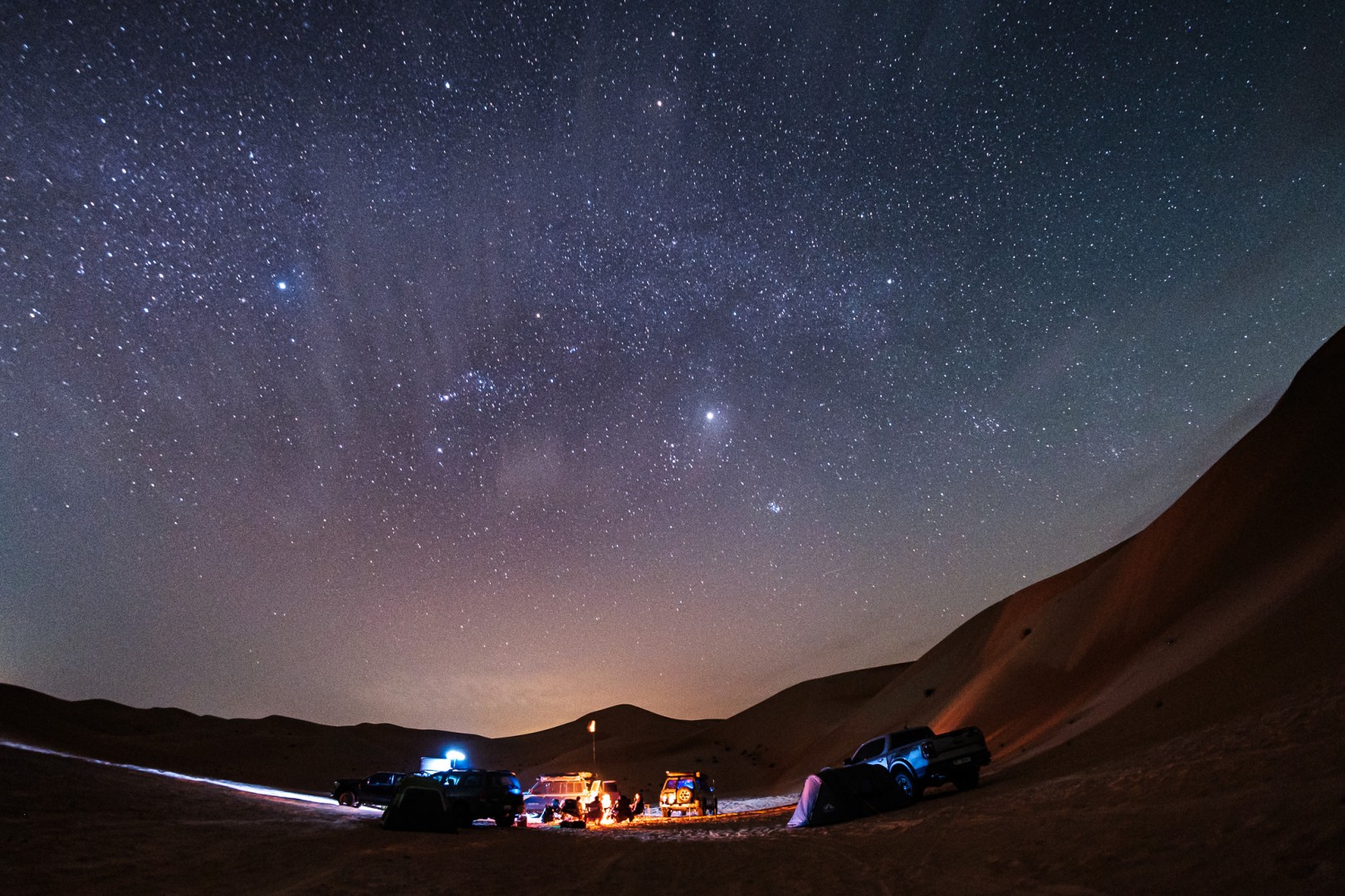Tips & Spot Terbaik Melihat Galaksi Bima Sakti Tanpa Teleskop di Abu Dhabi