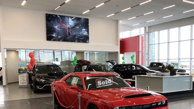Using Digital Signage to Display Awards and Certifications in Auto Showrooms