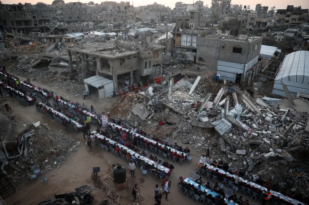 Serangan Udara Israel Tewaskan Profesor Zakaria Al-Senwar dan Tiga Anaknya di Gaza