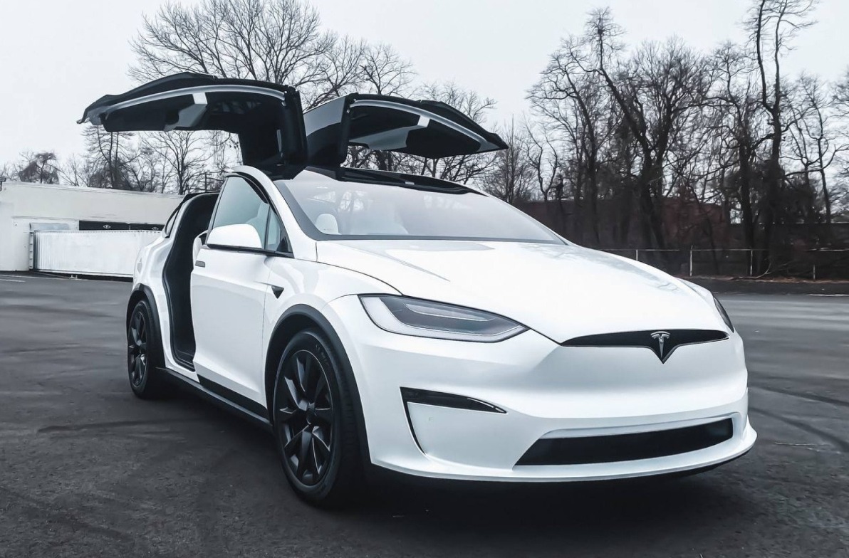 Tesla Model X Plaid 2025: Gabungan Tenaga Supercar dan Kenyamanan SUV Keluarga