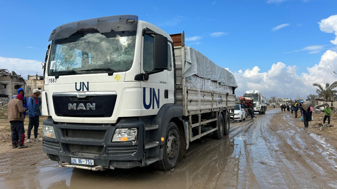 Lintasi ‘Zona Kematian’ 10 Truk Bantuan PBB Akhirnya Tiba di Gaza Utara